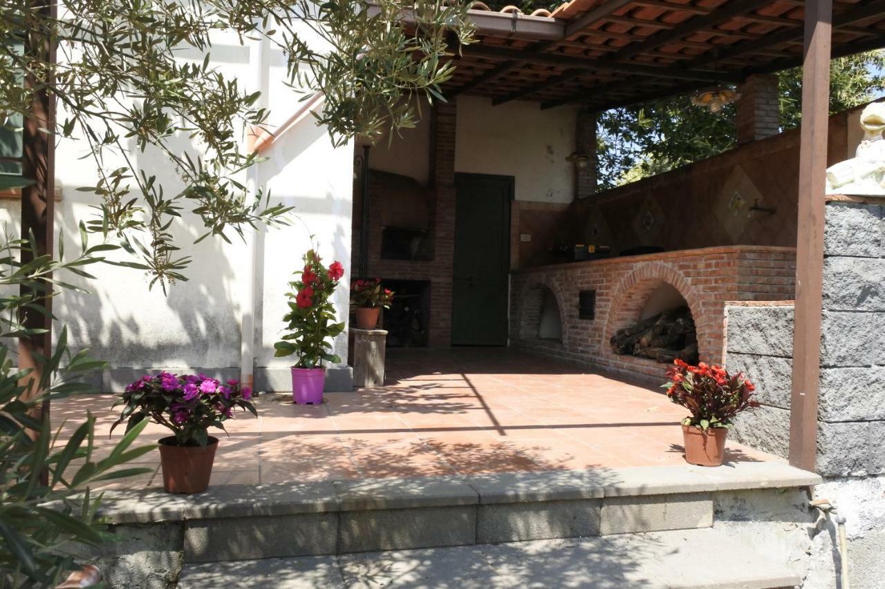 Casa vacanza Etna Evergreen Villa Piedimonte Etneo Buitenkant foto